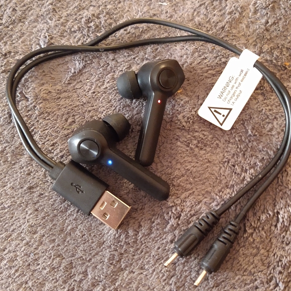 3 sets Bluetooth Earphones $10 a set. - Picture 9 of 11